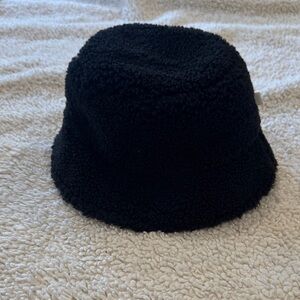 Aerie Cozy Black Sherpa Bucket Hat